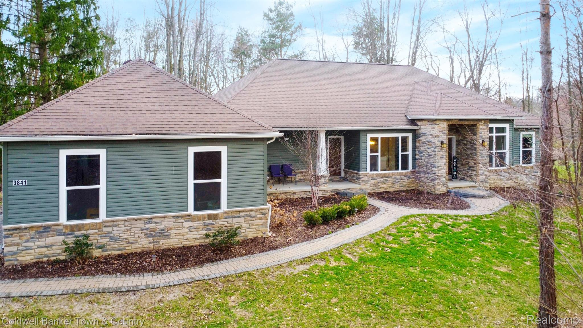 3841 Middle Road Highland, MI 48357 - Photo 3 of 40 Gallery Image 3