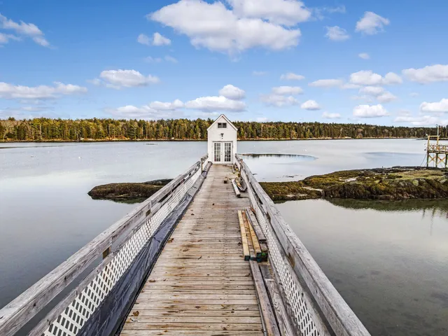 $989,000 | 132-00 Wallace Shore Road, Harpswell, ME 04079