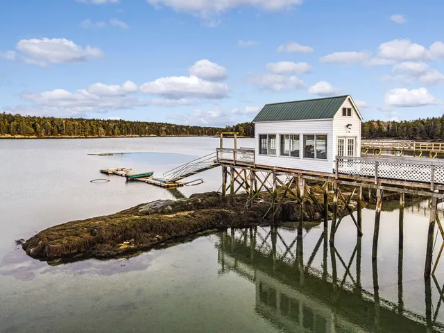 $989,000 | 132-00 Wallace Shore Road, Harpswell, ME 04079