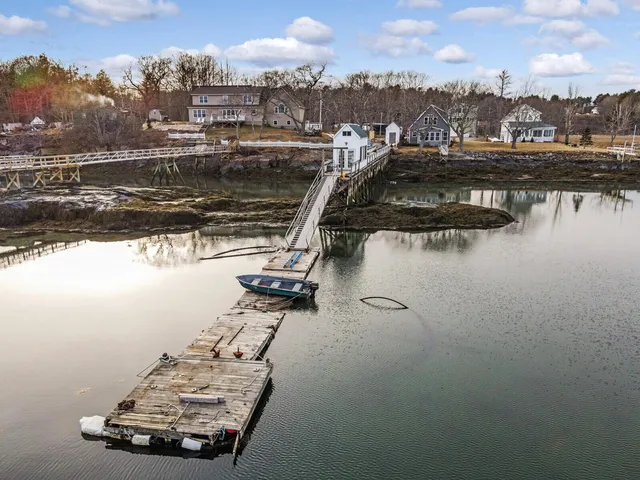 $989,000 | 132-00 Wallace Shore Road, Harpswell, ME 04079