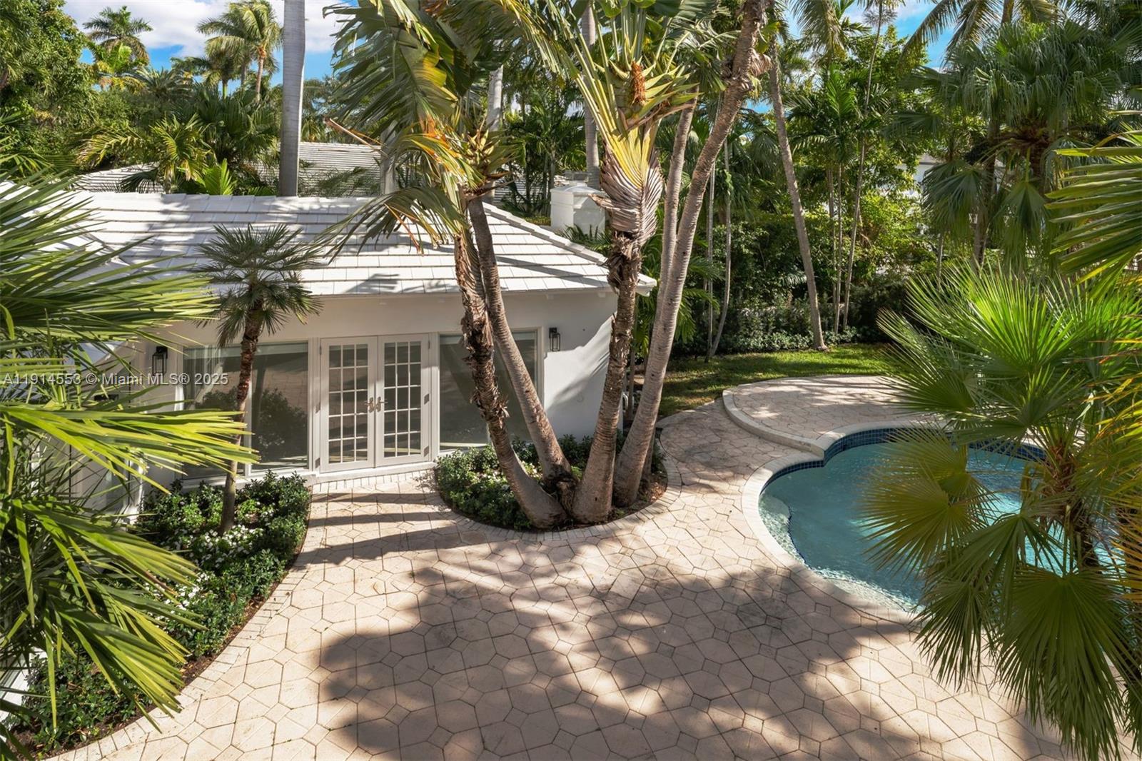 6675 Roxbury Lane Miami Beach, FL 33141 - Photo 13 of 40 a view of outdoor space and yard