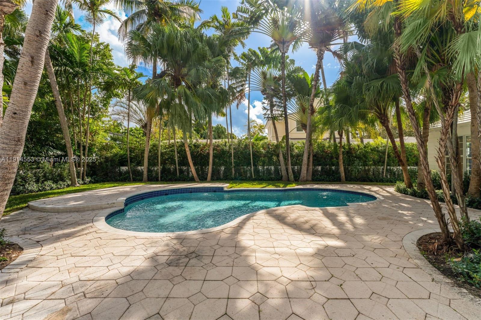 6675 Roxbury Lane Miami Beach, FL 33141 - Photo 14 of 40 a view of a park with palm trees