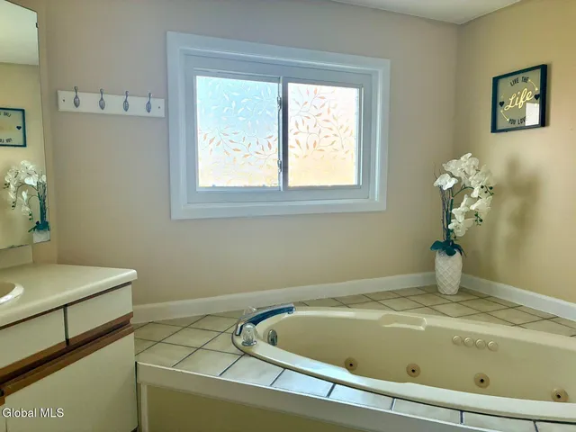 $1,750 | 13 Derby Drive, Saratoga Springs, NY 12866