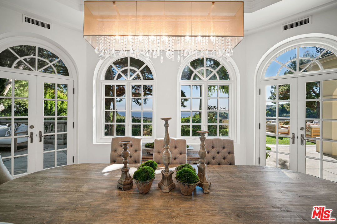 16388 Shadow Mountain Drive Pacific Palisades, CA 90272 - Photo 11 of 51