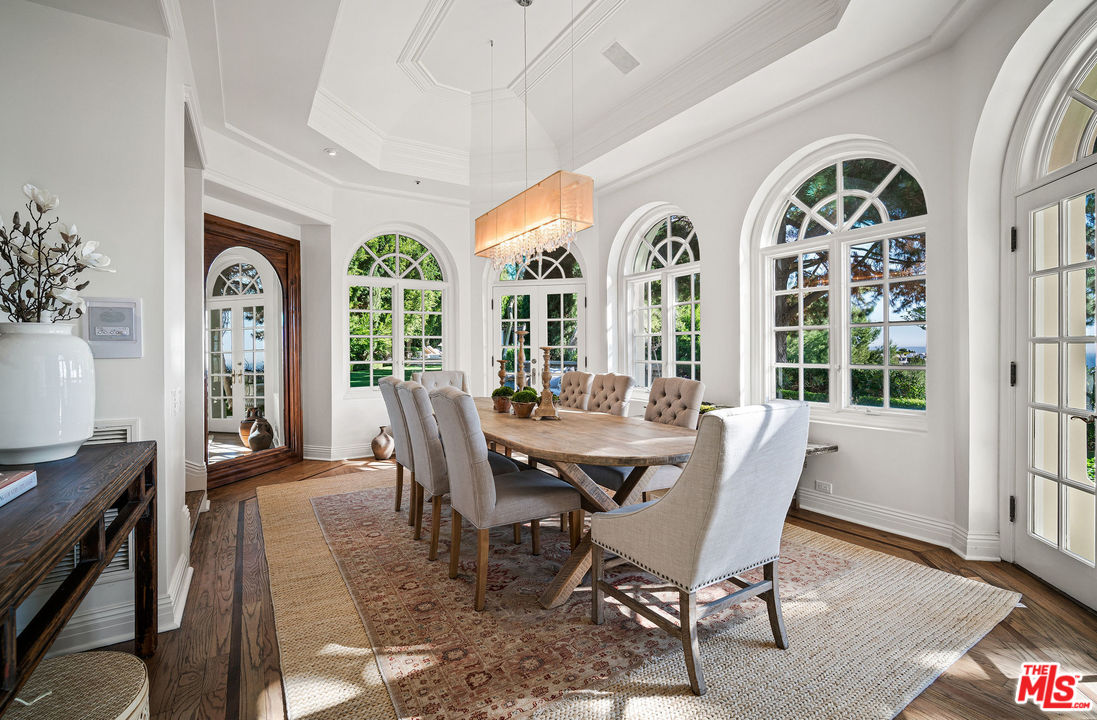 16388 Shadow Mountain Drive Pacific Palisades, CA 90272 - Photo 12 of 51