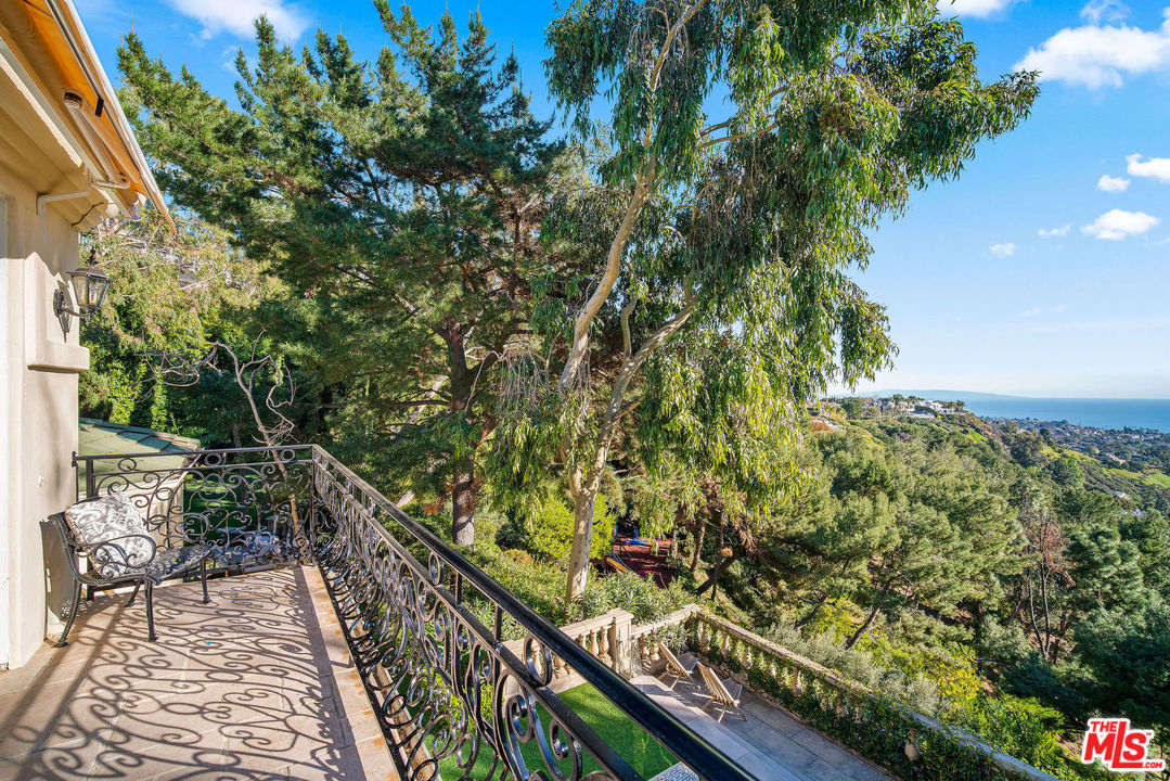 16388 Shadow Mountain Drive Pacific Palisades, CA 90272 - Photo 29 of 51