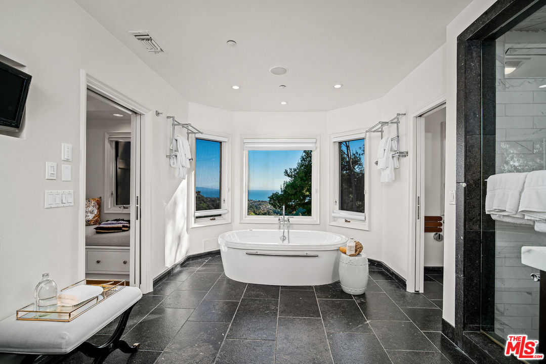 16388 Shadow Mountain Drive Pacific Palisades, CA 90272 - Photo 30 of 51