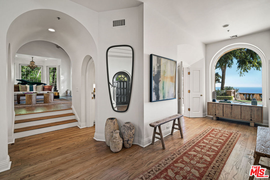 16388 Shadow Mountain Drive Pacific Palisades, CA 90272 - Photo 4 of 51