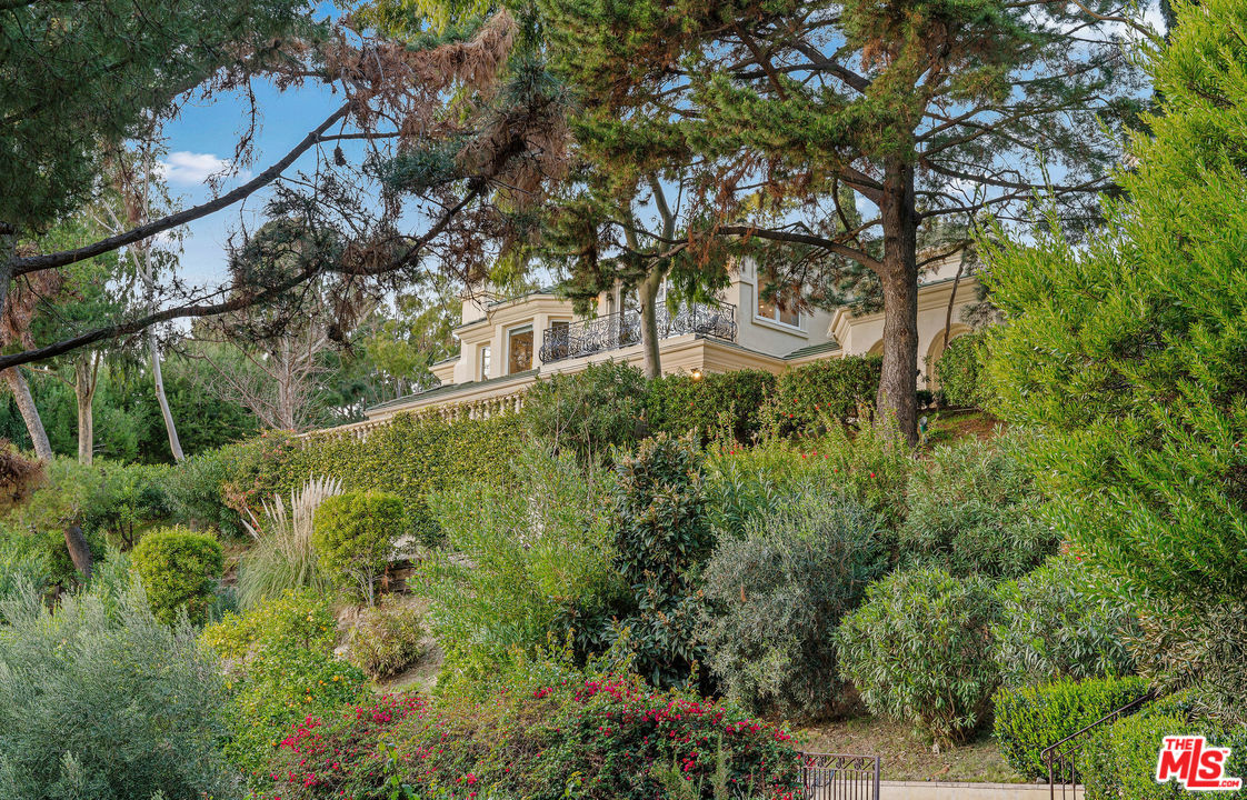 16388 Shadow Mountain Drive Pacific Palisades, CA 90272 - Photo 38 of 51