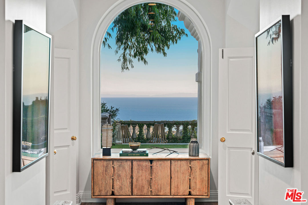 16388 Shadow Mountain Drive Pacific Palisades, CA 90272 - Photo 5 of 51