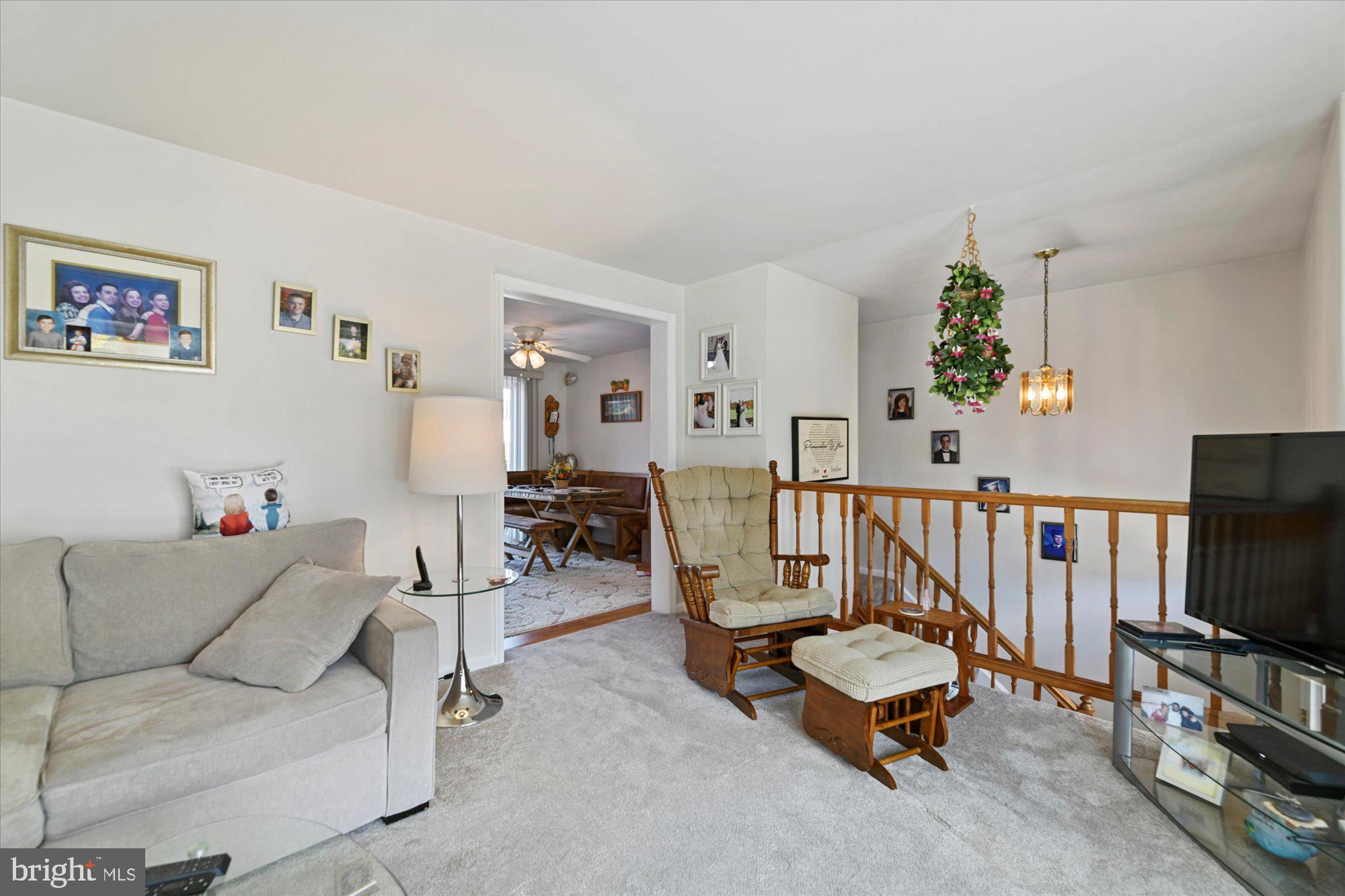 1205 Reames Road Baltimore, MD 21220 - Photo 5 of 28 Liviing Room