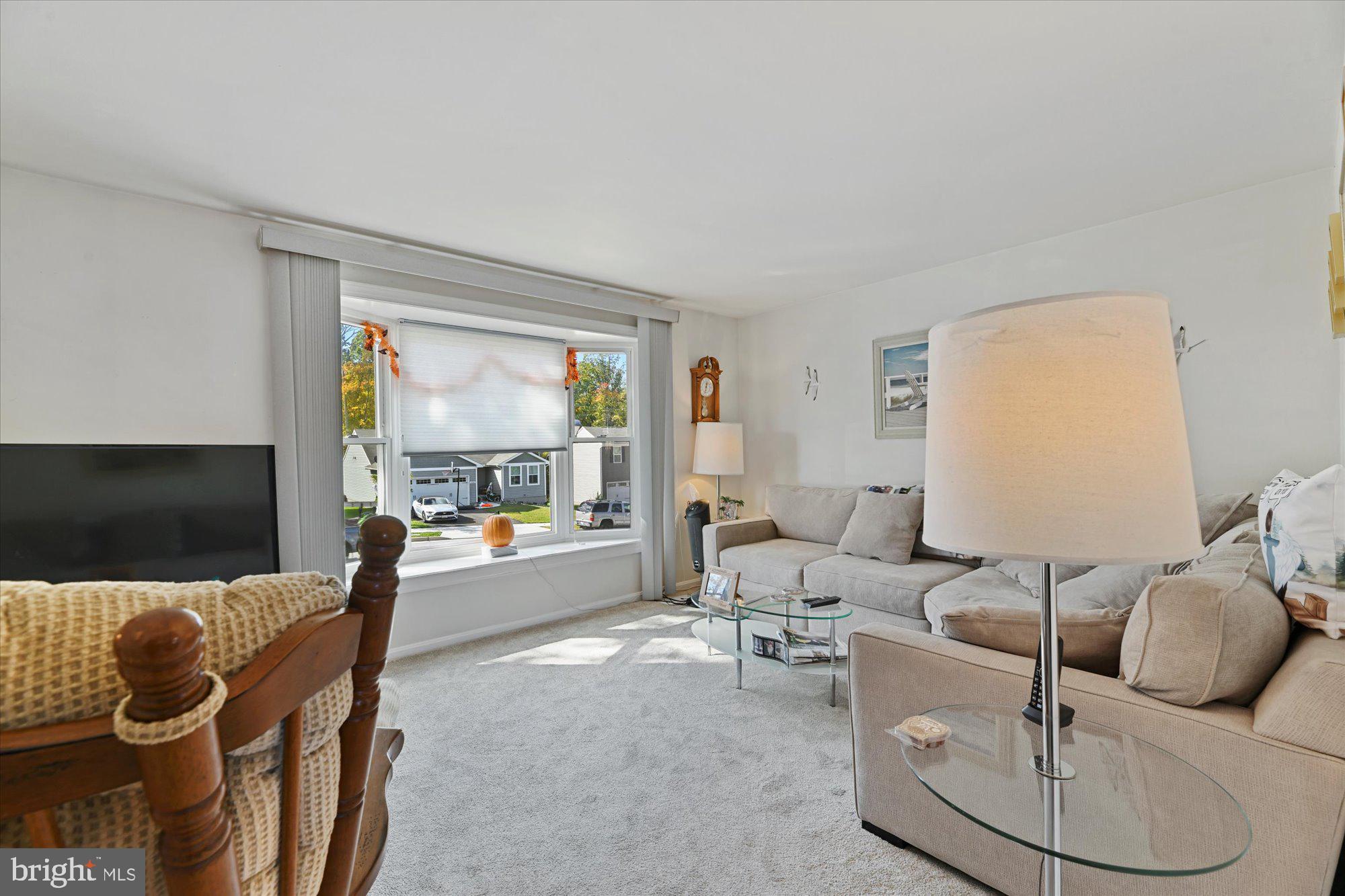 1205 Reames Road Baltimore, MD 21220 - Photo 6 of 28 Living Room