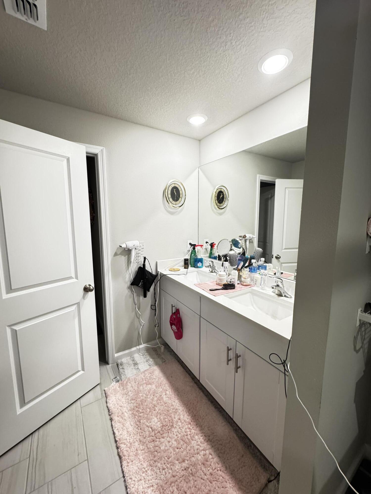 5646 Southeast Edgewater Circle Stuart, FL 34997 - Photo 13 of 20 Master bathroom