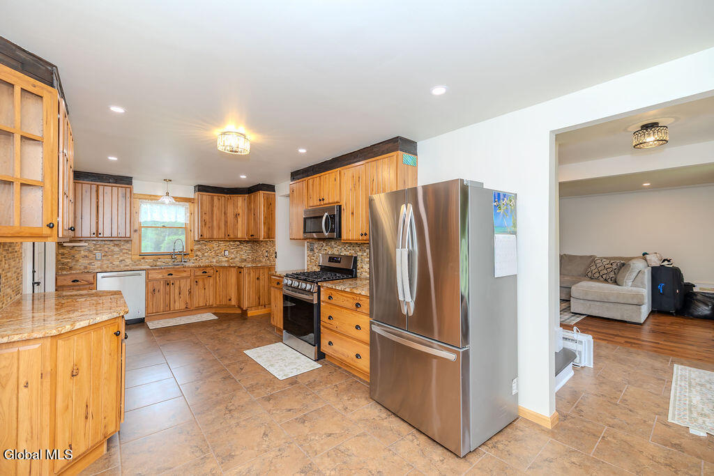 859 Putnam Road Rotterdam, NY 12306 - Photo 39 of 90 0S4A6898