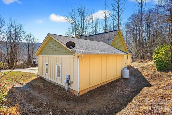 $585,500 | 741 Blue Ridge Drive North, Marion, NC 28752