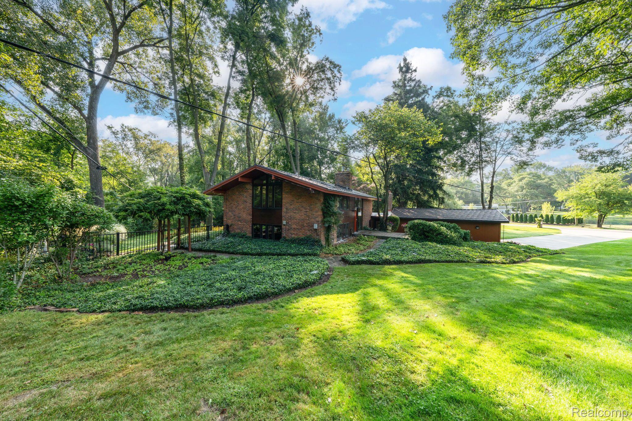 29590 Highmeadow Road Farmington, MI 48334 - Photo 2 of 39 Gallery Image 2