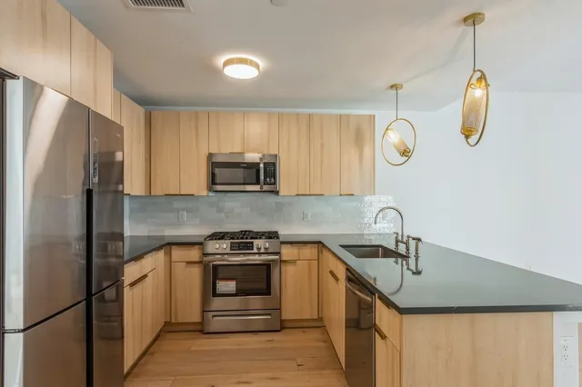 $3,600 | 348 Baldwin Avenue, Unit 209, Jersey City, NJ 07306