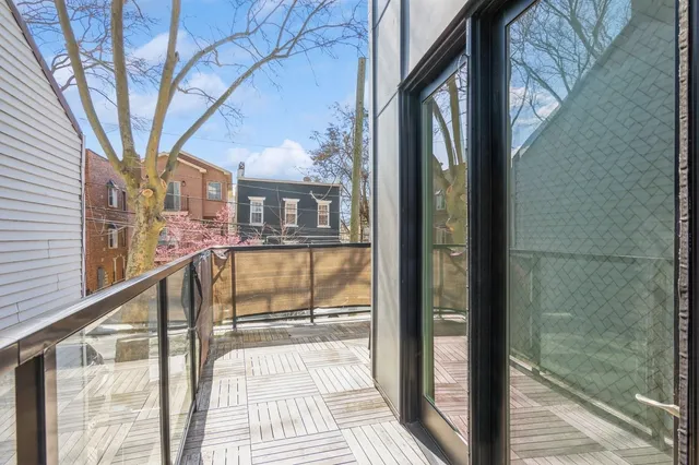 $3,600 | 348 Baldwin Avenue, Unit 209, Jersey City, NJ 07306