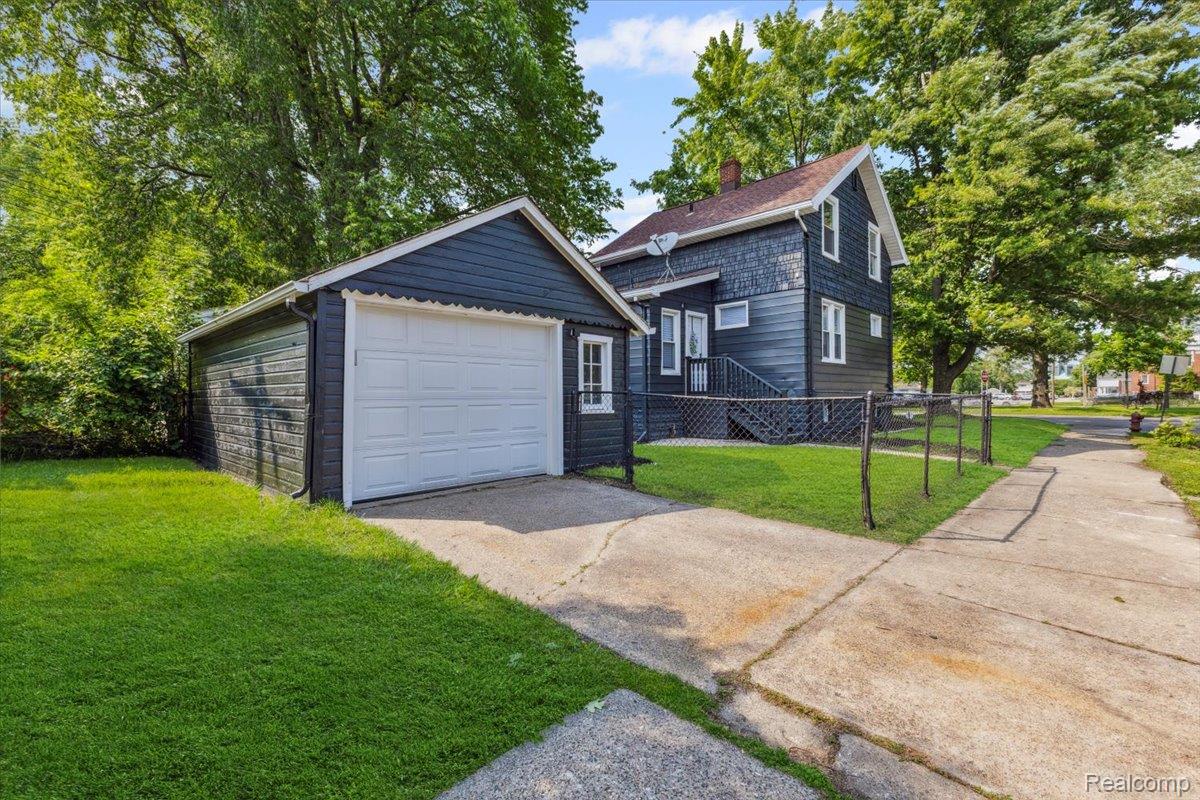 20940 Moross Road Grosse Pointe, MI 48236 - Photo 2 of 20 14-IMG_1111.jpg