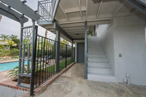 a view of a pathway with a yard