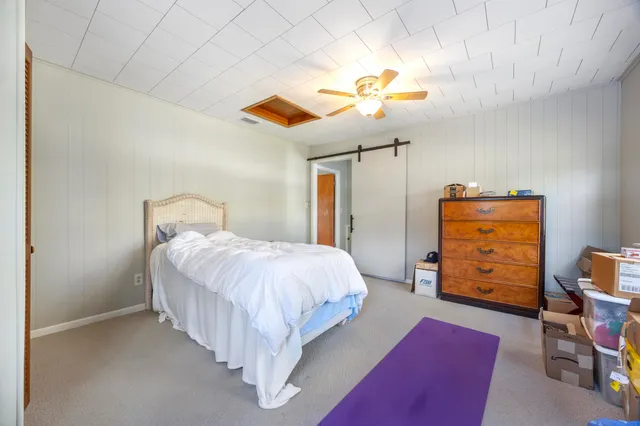 a bed room with a bed and a closet