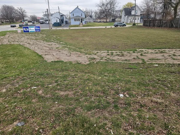 $380,000 | 15 Hill Avenue, Aurora, IL 60505