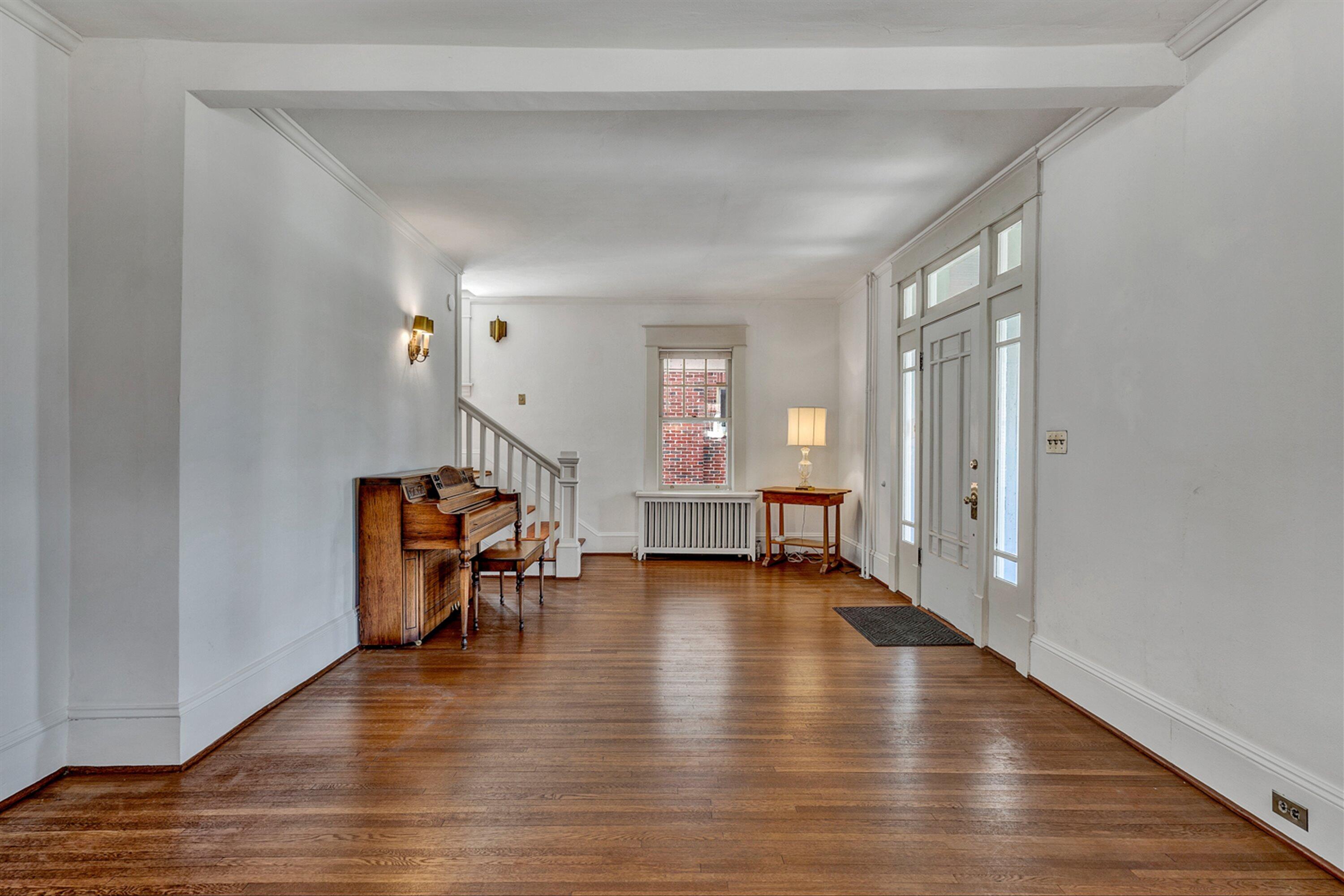 1850 Arlington Road Southwest Roanoke, VA 24015 - Photo 3 of 32 03-DSC2456
