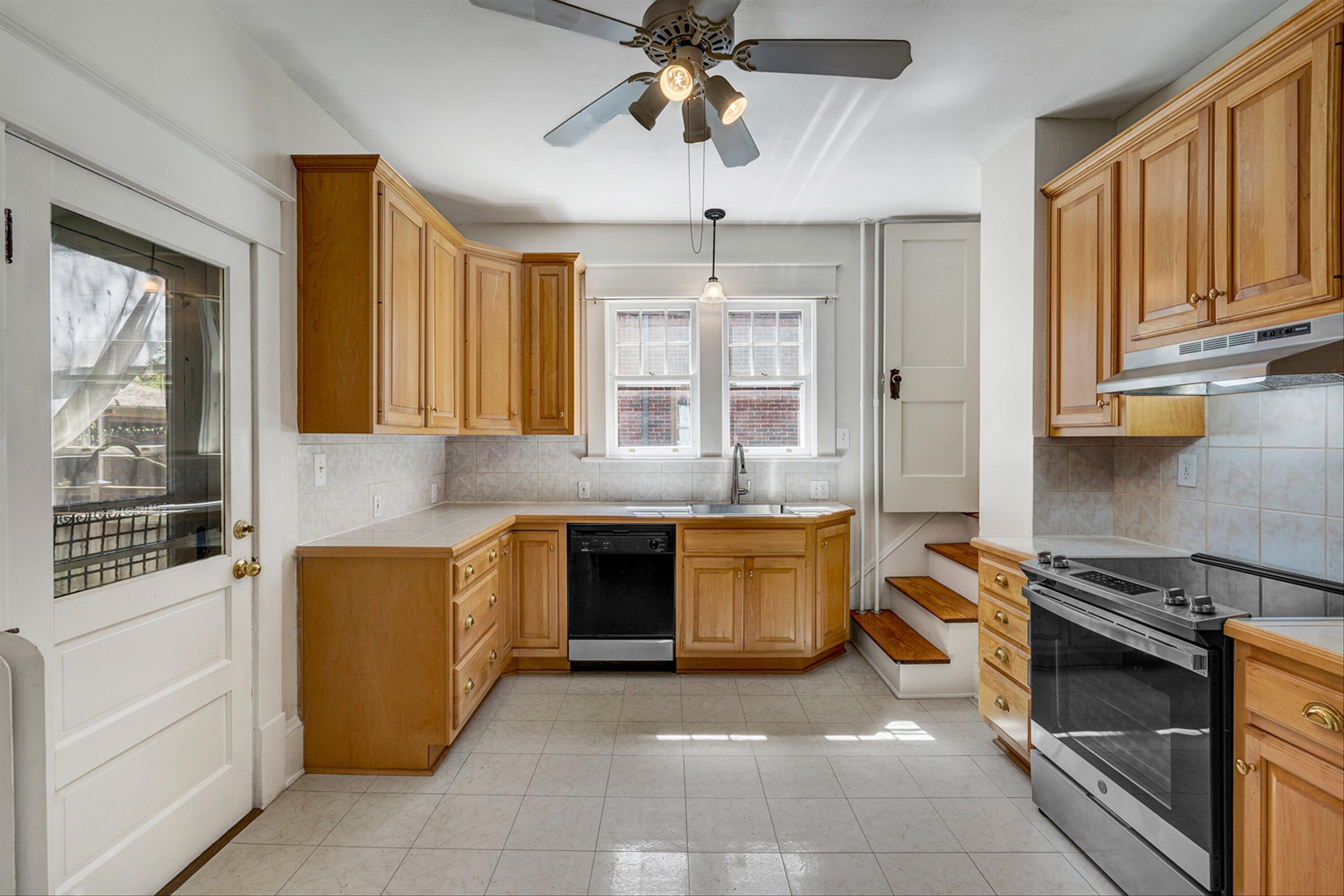 1850 Arlington Road Southwest Roanoke, VA 24015 - Photo 7 of 32 07-DSC2468