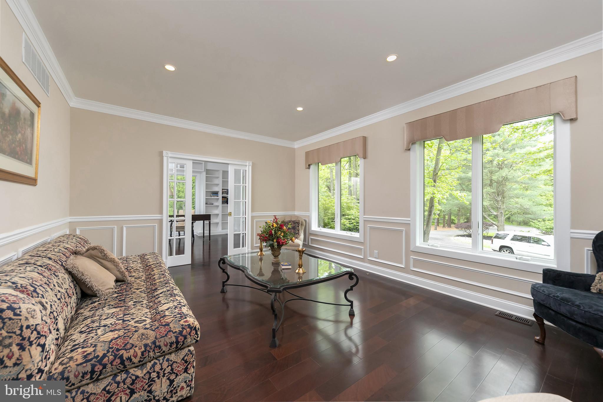 553 New Albany Road Moorestown, NJ 08057 - Photo 8 of 63 Living Room