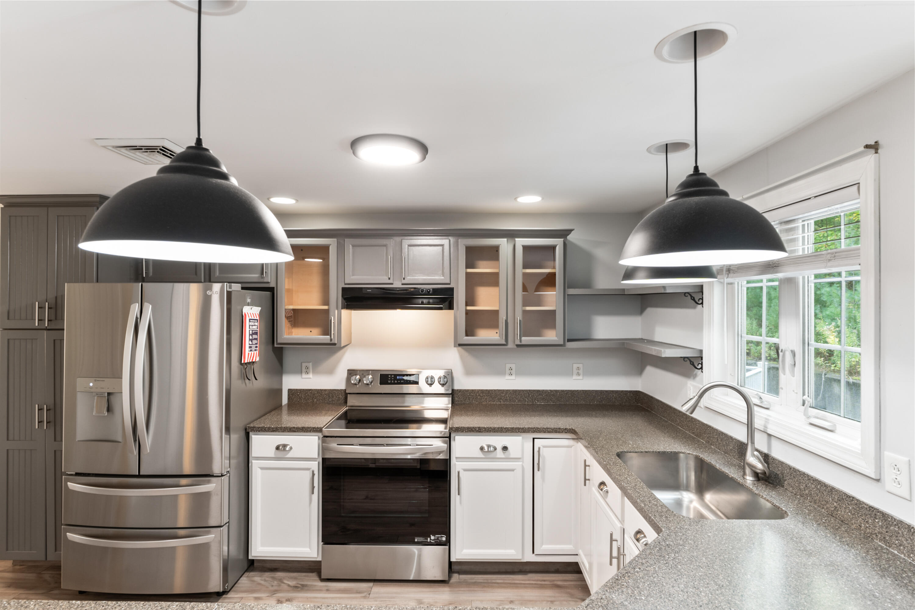 29 Ledges Court, Unit 29 Lewiston, ME 04240 - Photo 4 of 32 29 Ledges Ct_111