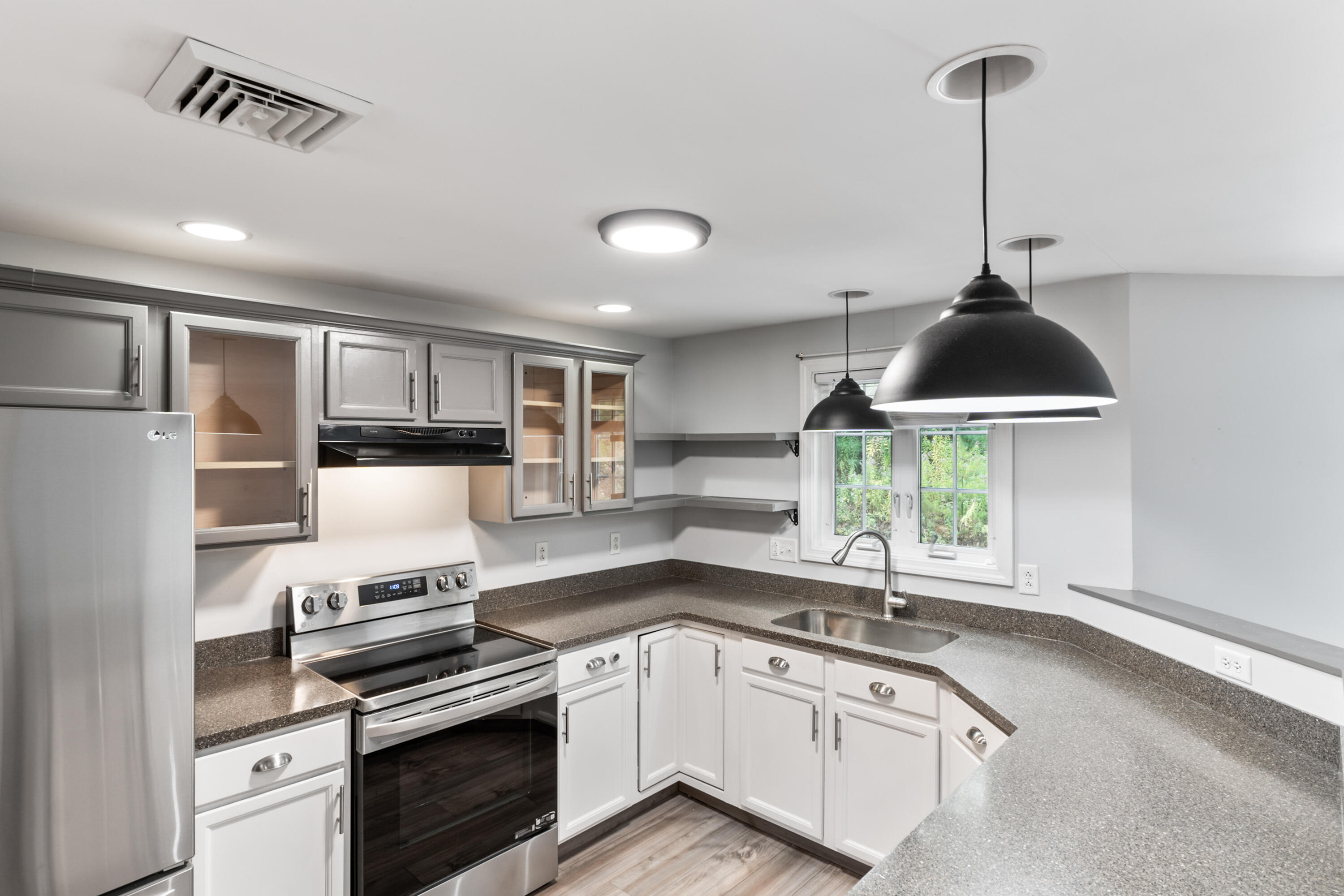 29 Ledges Court, Unit 29 Lewiston, ME 04240 - Photo 6 of 32 29 Ledges Ct_110