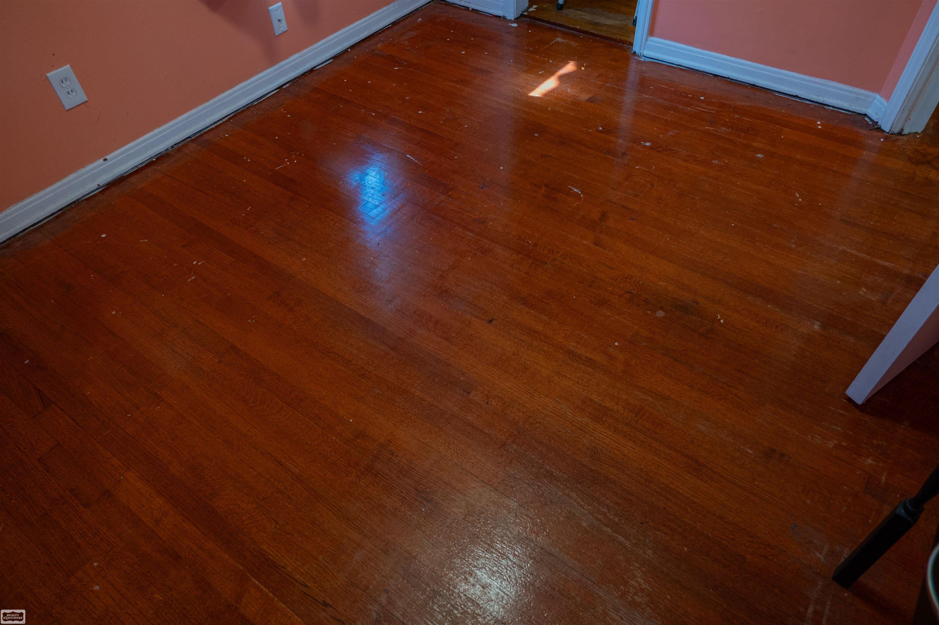 21360 Waltham Road Warren, MI 48089 - Photo 20 of 23 50134367-b21ad83f-4ad8-41c1-9170-2eccd6730250.JPG
