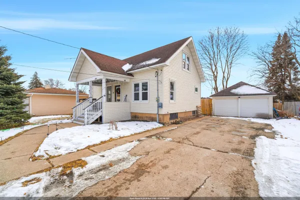 $299,000 | 250 West Caroline Street, Markesan, WI 53946