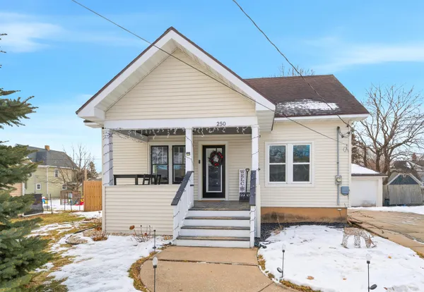 $299,000 | 250 West Caroline Street, Markesan, WI 53946