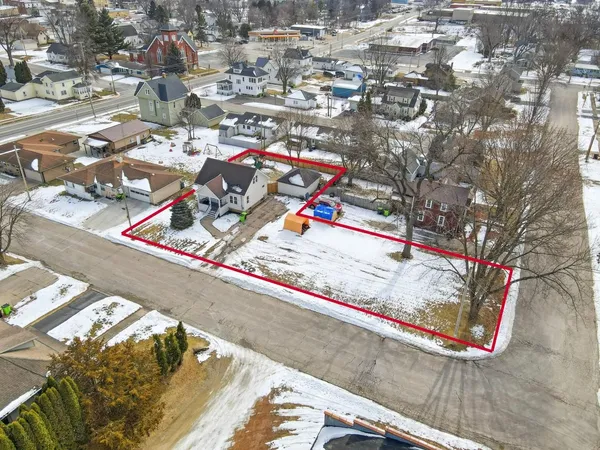 $299,000 | 250 West Caroline Street, Markesan, WI 53946