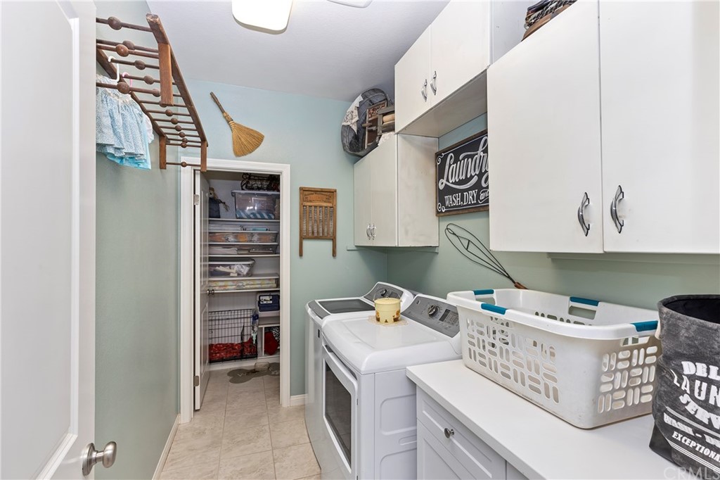 28212 Rustling Wind Circle Menifee, CA 92585 - Photo 15 of 28 a kitchen that has a lot of cabinets in it