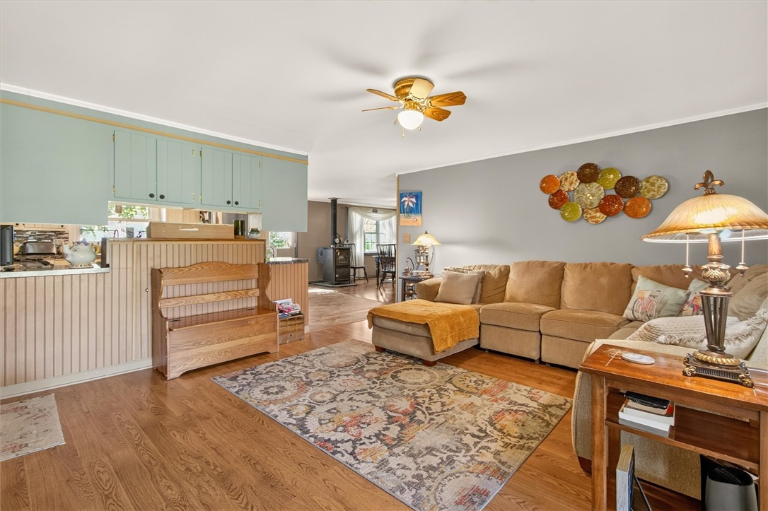 2872 State Rte 21 Palmyra, NY 14522 - Photo 15 of 50 living room