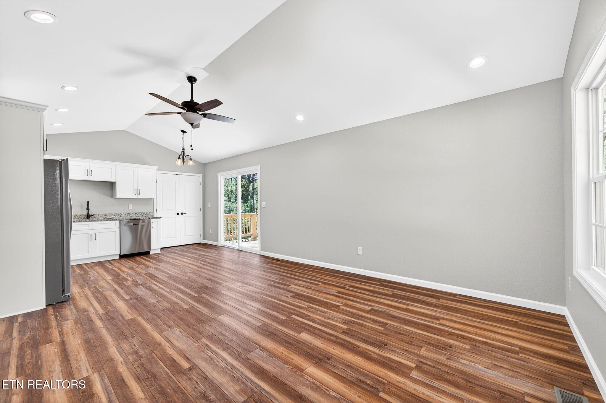 289 Rhododendron Circle Crossville, TN 38555 - Photo 8 of 32