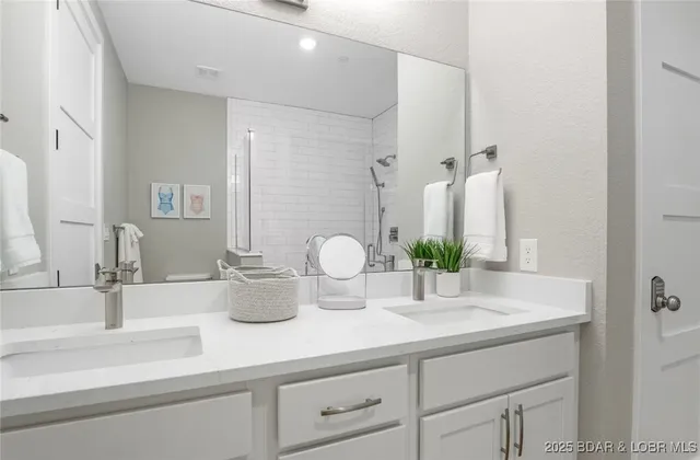 $839,900 | 182 Vintage Drive, Unit 2B, Four Seasons, MO 65049