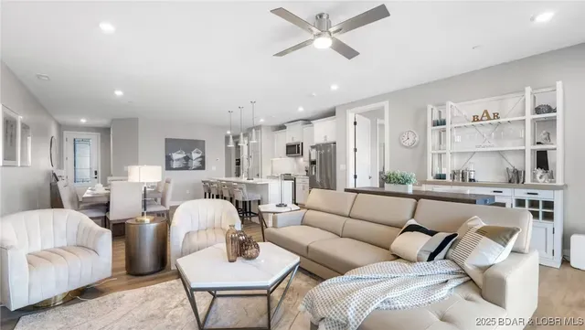 $839,900 | 182 Vintage Drive, Unit 2B, Four Seasons, MO 65049