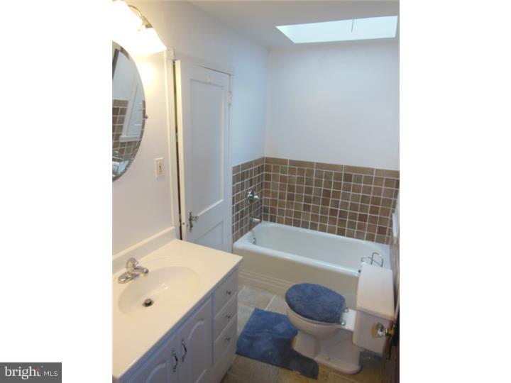 241 Richfield Road Upper Darby, PA 19082 - Photo 17 of 24 a bathroom with a bathtub and a sink