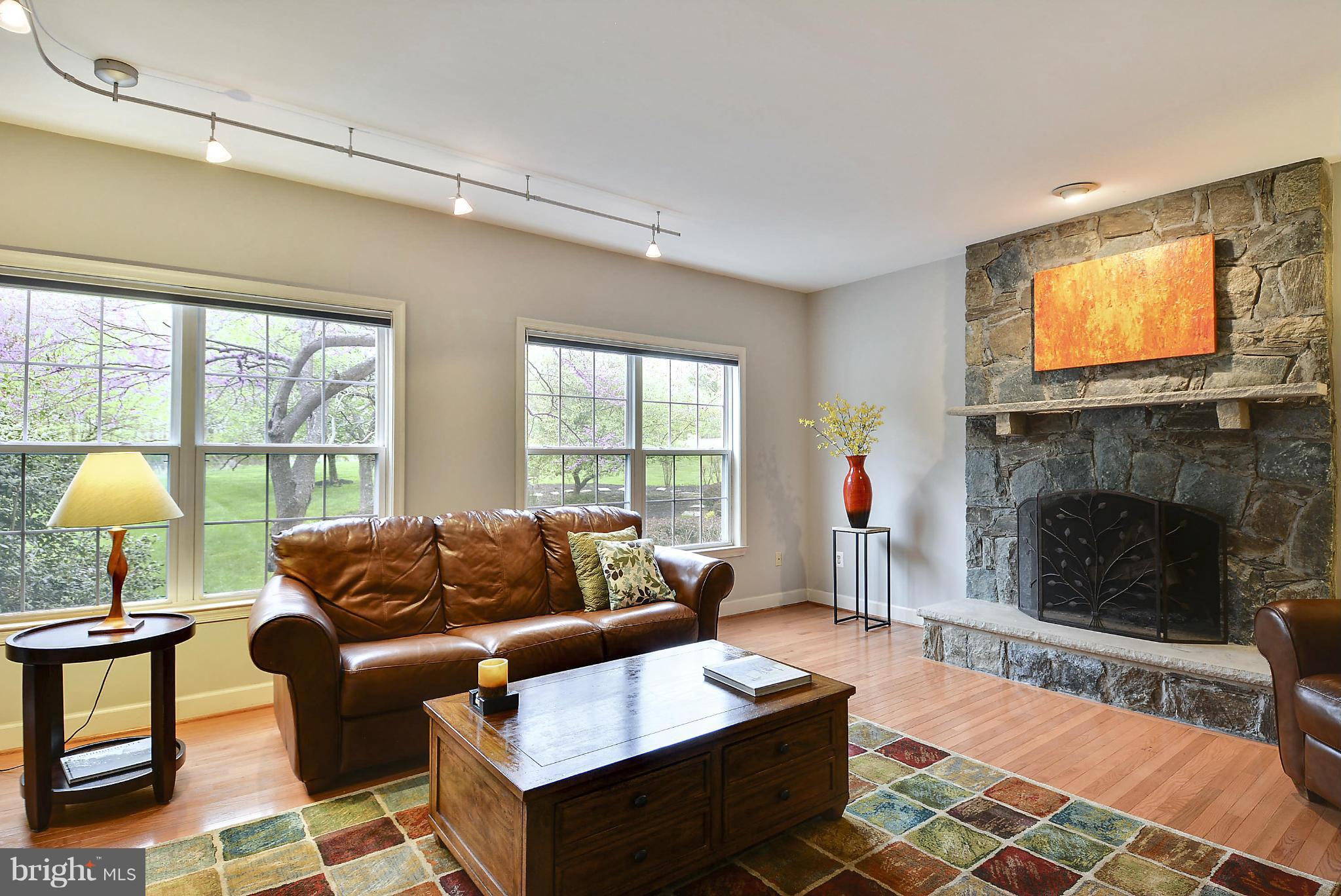20947 Sunnyacres Road Gaithersburg, MD 20882 - Photo 5 of 30 Family Room