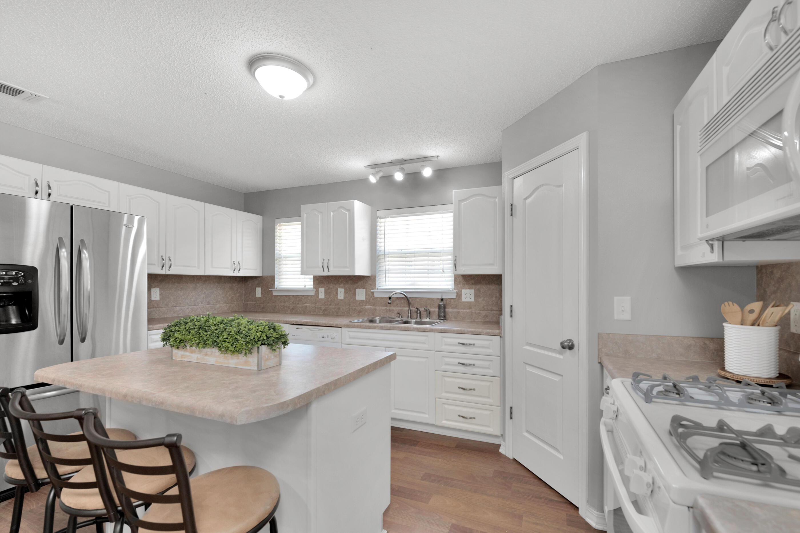 706 Riva Ridge Drive Crestview, FL 32539 - Photo 10 of 22 a kitchen that has a table and chairs in it