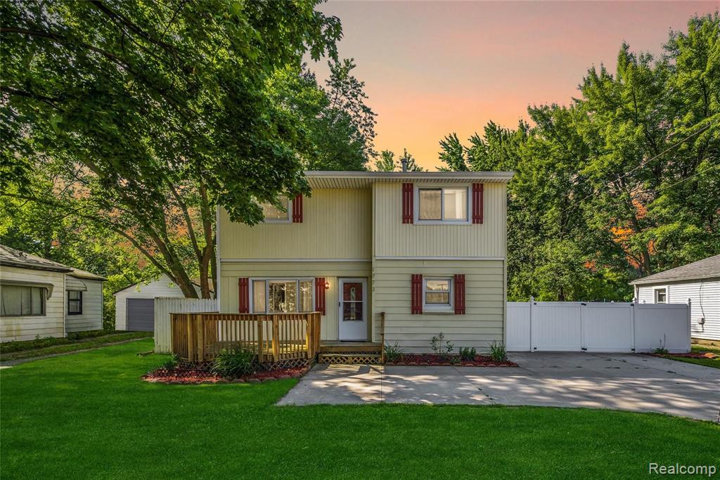 1773 West Auburn Road Rochester Hills, MI 48309 - Photo 1 of 18