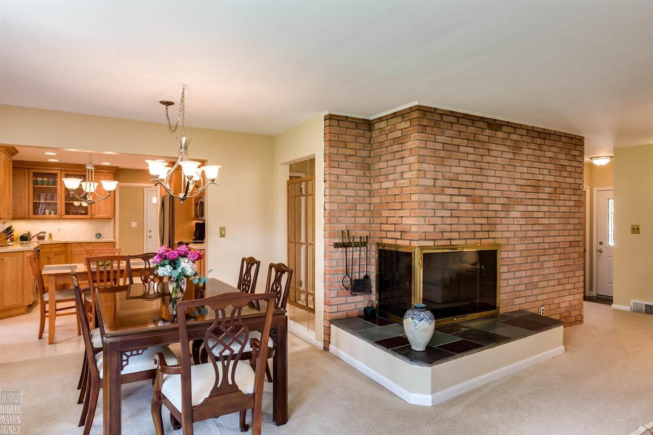 641 Roslyn Road Grosse Pointe Woods, MI 48236 - Photo 4 of 27