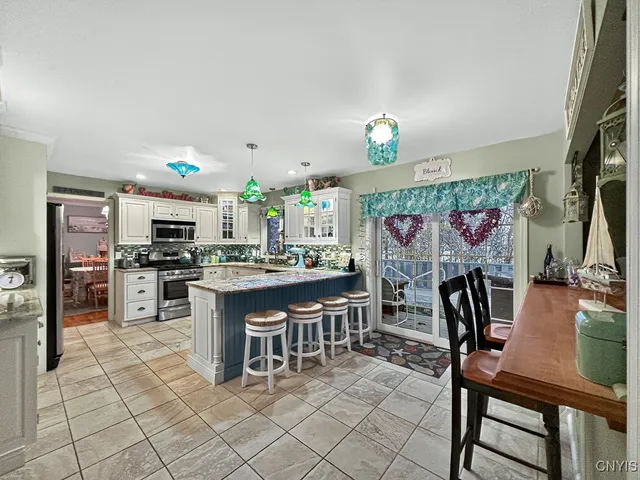 $575,000 | 10 Morgan Lane, New Hartford, NY 13413