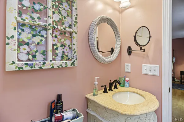 $559,900 | 10 Morgan Lane, New Hartford, NY 13413