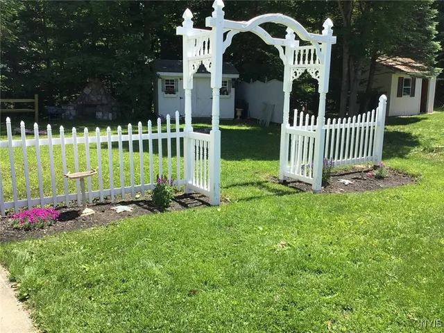 $575,000 | 10 Morgan Lane, New Hartford, NY 13413