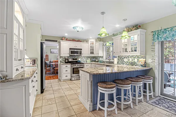 $559,900 | 10 Morgan Lane, New Hartford, NY 13413