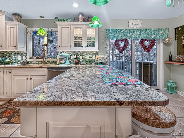 $575,000 | 10 Morgan Lane, New Hartford, NY 13413